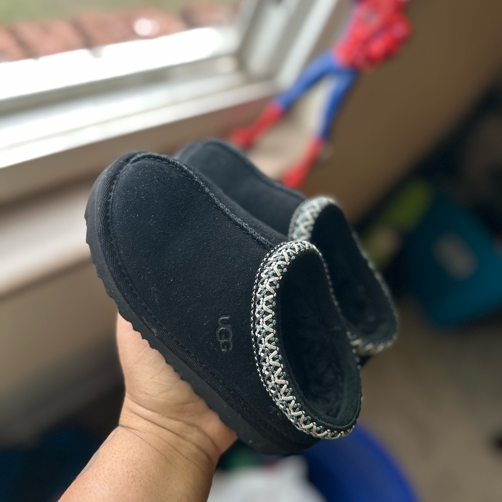 Uggs slides